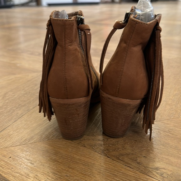 Dolce Vita size 6 ankle fringe booties - Picture 5 of 7